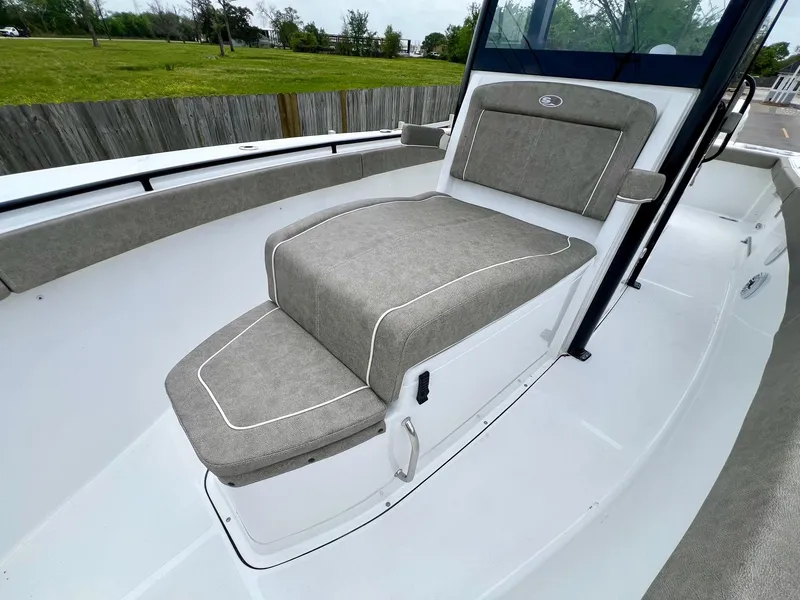 Slide: The Image of 2025 Sea Hunt Gamefish 27 with Coffin Box, featuring spacious seating and sleek design. - 20