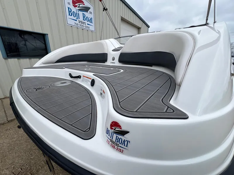 Slide: The Image of 2007 Yamaha Boats SX210 with sleek deck design at Boji Boat Brokers. - 28