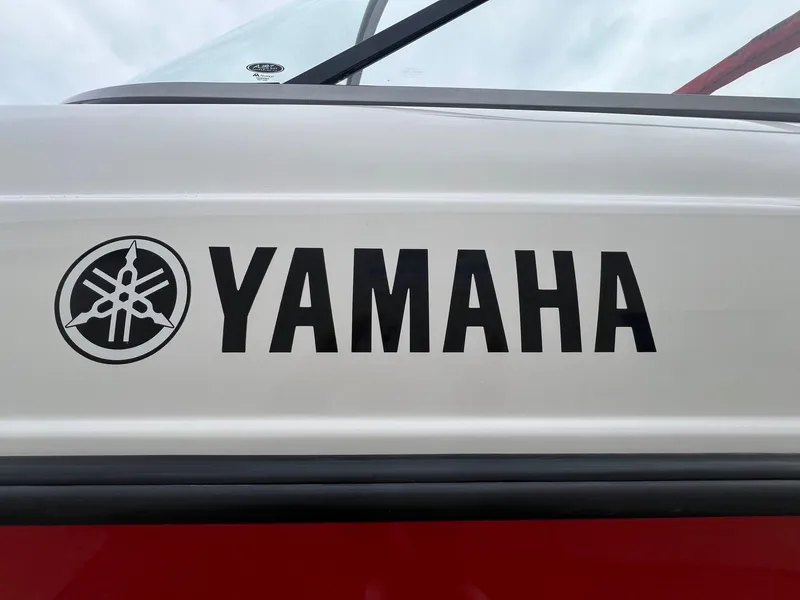 Slide: The Image of 2007 Yamaha SX210 boat logo on white and red hull. - 4