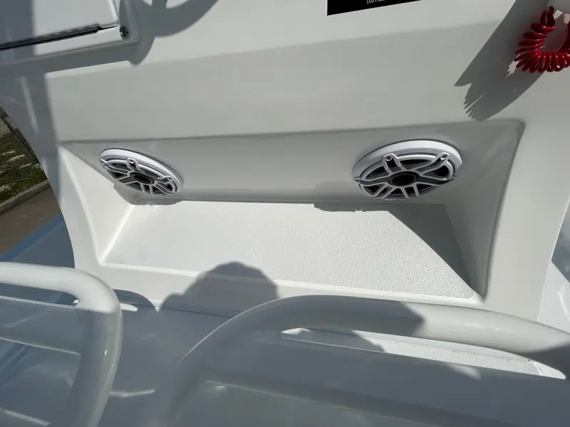 Slide: The Image of 2025 Shallow Sport 25 X3 boat speakers and console detail. - 25