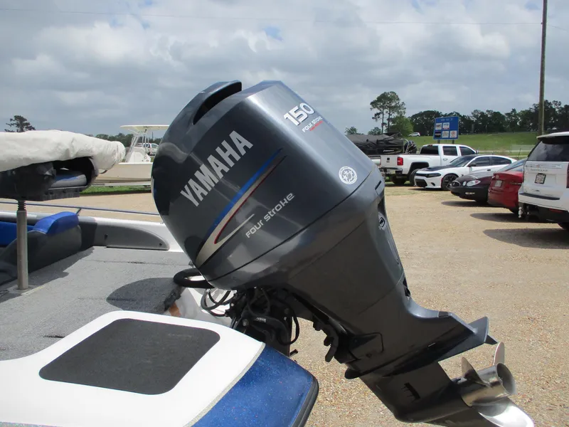 Slide: The Image of 2005 Skeeter SL 190 boat with Yamaha 150 horsepower outboard motor. - 8