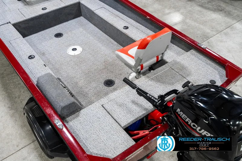 Slide: The Image of 2021 Tracker Super Guide 17 boat interior with Mercury engine and single seat. - 13