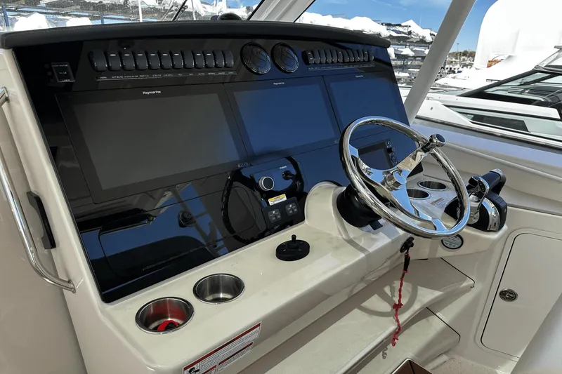 Slide: The Image of Boston Whaler 380 Realm 2021 - 22