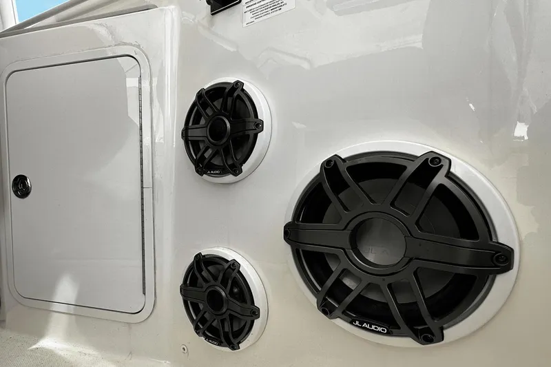 Slide: The Image of Boston Whaler 380 Realm 2021 - 27