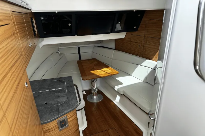 Slide: The Image of Boston Whaler 380 Realm 2021 - 31