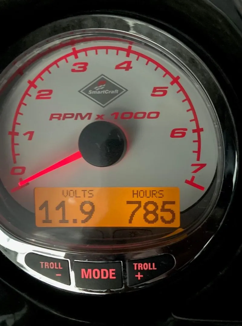 Slide: The Image of Tachometer of 2009 Monterey 254FS showing 11.9 volts and 785 hours. - 16