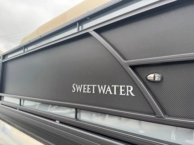 Slide: The Image of Godfrey Sweetwater 2286 QS Tritoon - Yamaha 150 2025 - 10