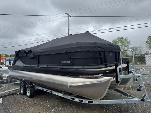 Slide: The Image of Godfrey Sweetwater 2286 QS Tritoon - Yamaha 150 2025 - 13