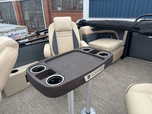 Slide: The Image of Godfrey Sweetwater 2286 QS Tritoon - Yamaha 150 2025 - 4