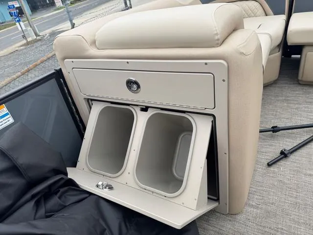 Slide: The Image of Godfrey Sweetwater 2286 QS Tritoon - Yamaha 150 2025 - 5