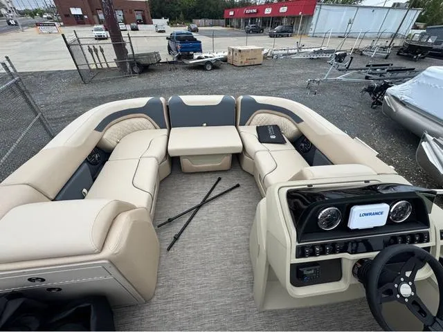 Slide: The Image of Godfrey Sweetwater 2286 QS Tritoon - Yamaha 150 2025 - 6