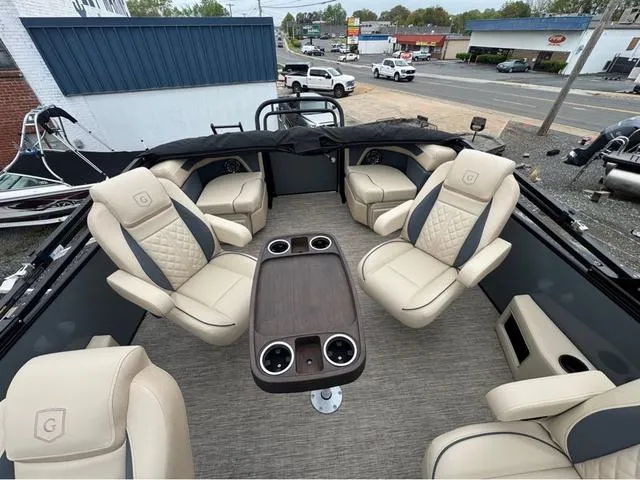 Slide: The Image of Godfrey Sweetwater 2286 QS Tritoon - Yamaha 150 2025 - 7