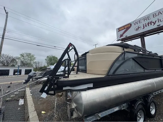 Slide: The Image of Godfrey Sweetwater 2286 QS Tritoon - Yamaha 150 2025 - 8