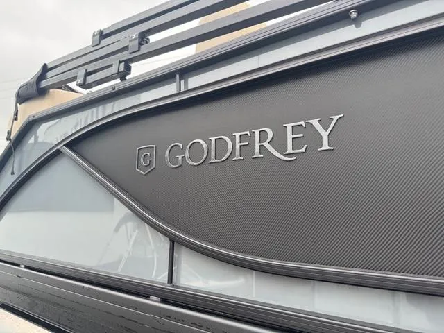 Slide: The Image of Godfrey Sweetwater 2286 QS Tritoon - Yamaha 150 2025 - 9