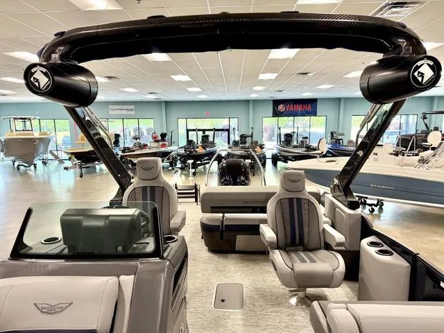 Slide: The Image of Bennington M Swingback 24 MSB 2025 - 9