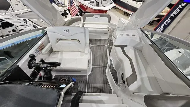 Slide: The Image of Monterey 295 Sport Yacht 2020 - 10