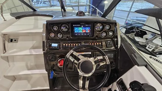 Slide: The Image of Monterey 295 Sport Yacht 2020 - 19