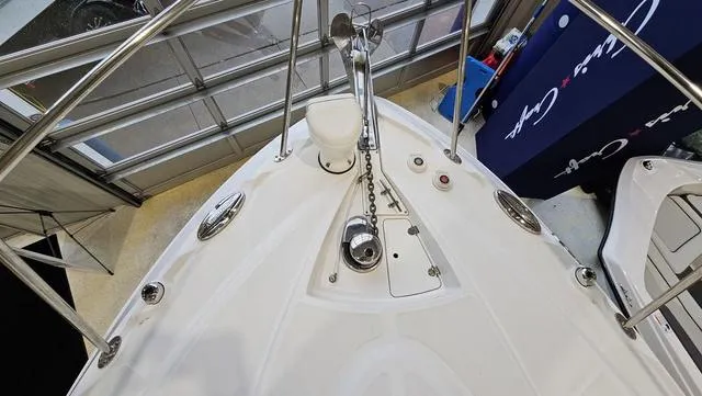 Slide: The Image of Monterey 295 Sport Yacht 2020 - 23