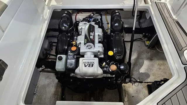 Slide: The Image of Monterey 295 Sport Yacht 2020 - 33