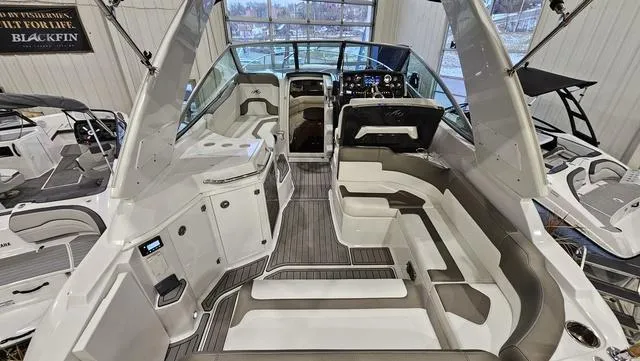 Slide: The Image of Monterey 295 Sport Yacht 2020 - 9