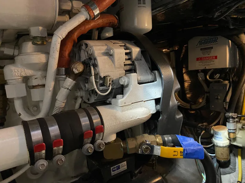 Slide: The Image of Meridian 490 Pilothouse 2008 - 60