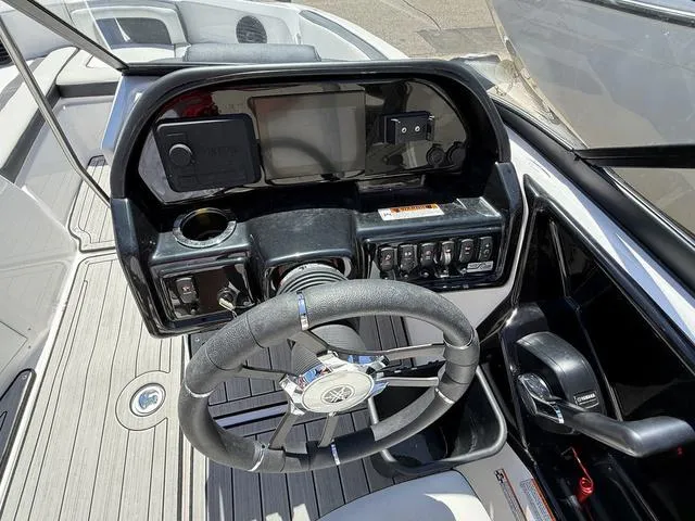 Slide: The Image of Yamaha 195S 2023 - 14