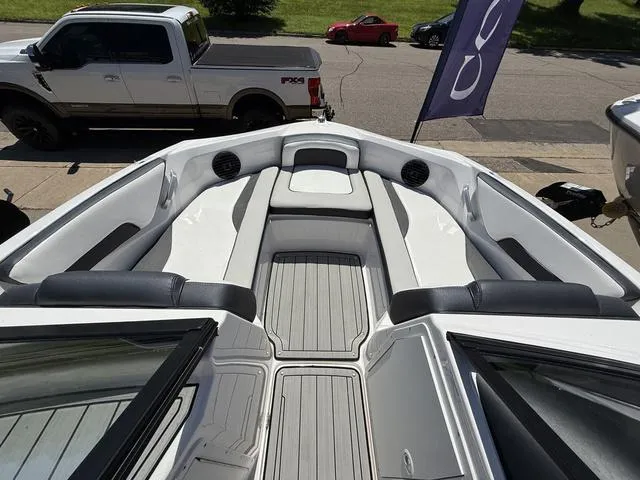 Slide: The Image of Yamaha 195S 2023 - 19