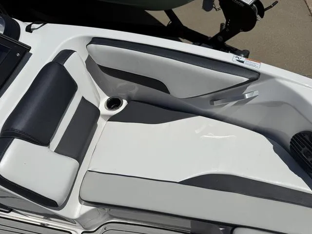 Slide: The Image of Yamaha 195S 2023 - 20