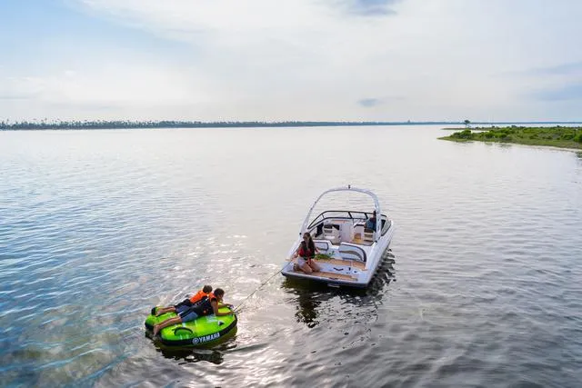 Slide: The Image of Yamaha 195S 2023 - 24