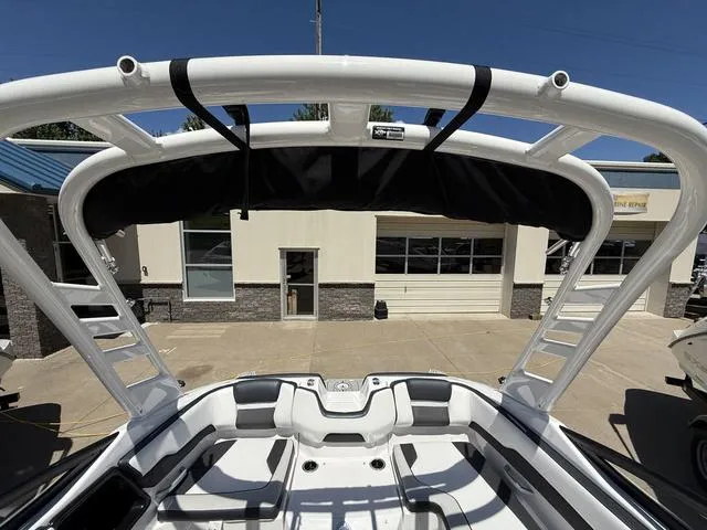 Slide: The Image of Yamaha 195S 2023 - 8