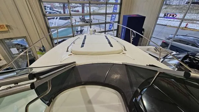 Slide: The Image of Monterey 295 Sport Yacht 2020 - 21