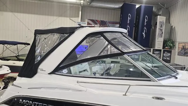 Slide: The Image of Monterey 295 Sport Yacht 2020 - 38