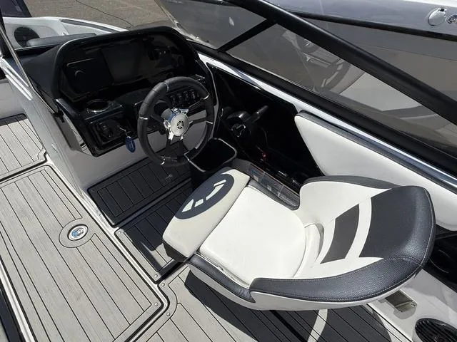 Slide: The Image of Yamaha 195S 2023 - 13