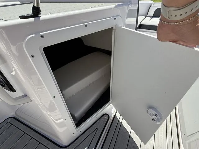 Slide: The Image of Yamaha 195S 2023 - 16