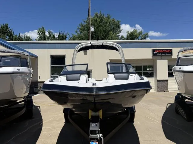 Slide: The Image of Yamaha 195S 2023 - 2