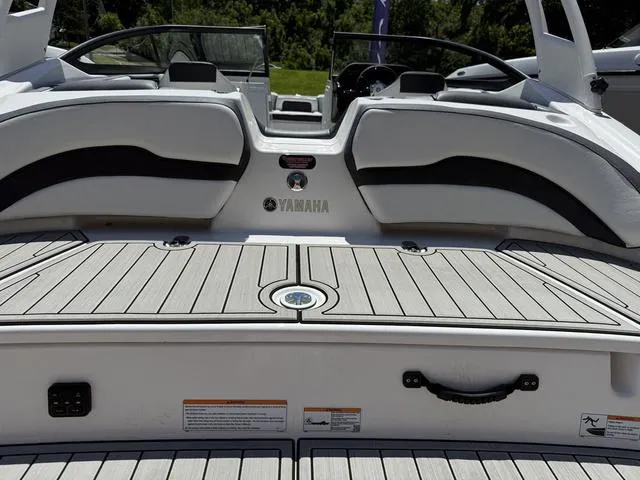 Slide: The Image of Yamaha 195S 2023 - 4