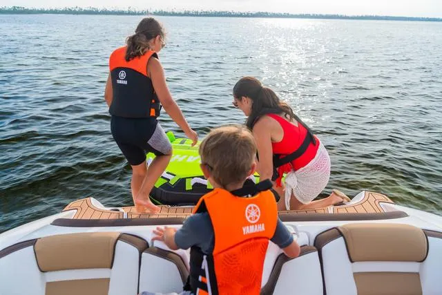 Slide: The Image of Yamaha 195S 2023 - 25