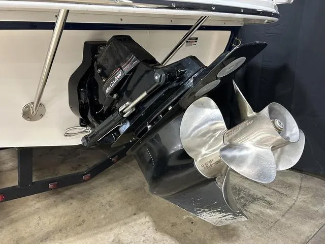 Slide: The Image of 2007 Kayot V220i boat with MerCruiser outboard motor and stainless steel propeller. - 10