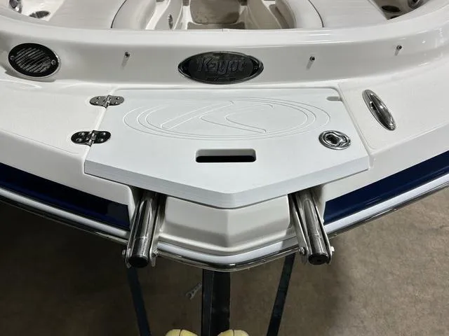 Slide: The Image of 2007 Kayot V220i boat stern with swim platform and stainless steel fittings. - 8