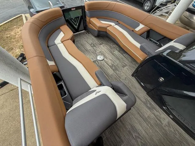 Slide: The Image of Viaggio D24S CC 2025 - 12