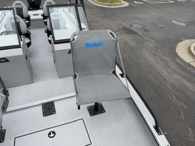 Slide: The Image of SeaArk 240 Procat / SUZUKI DF250 2025 - 26