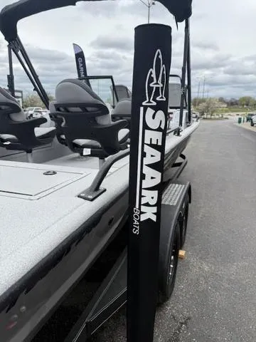 Slide: The Image of SeaArk 240 Procat / SUZUKI DF250 2025 - 31