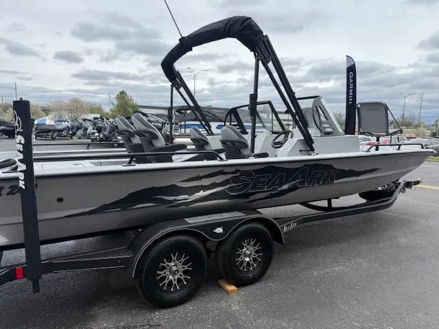 Slide: The Image of SeaArk 240 Procat / SUZUKI DF250 2025 - 32