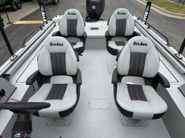 Slide: The Image of SeaArk 240 Procat / SUZUKI DF250 2025 - 4