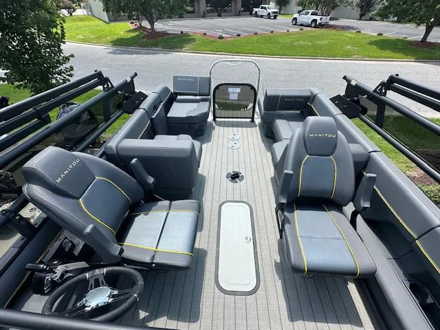 Slide: The Image of Manitou EXPLORE 24 NAVIGATOR W/250HP 2025 - 3