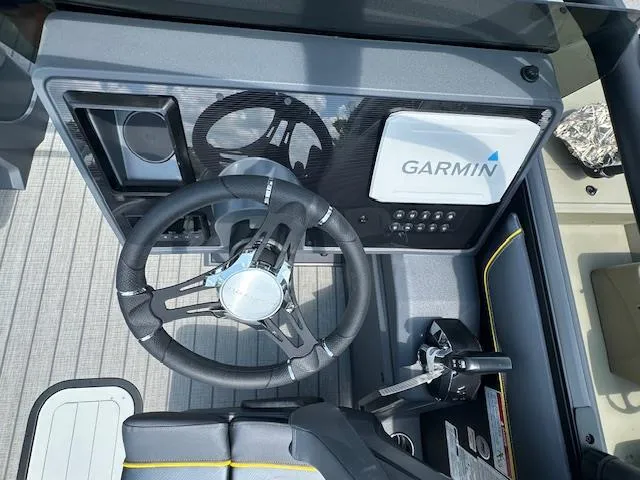 Slide: The Image of Manitou EXPLORE 24 NAVIGATOR W/250HP 2025 - 5