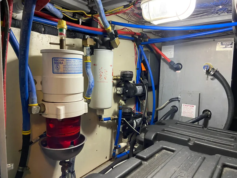 Slide: The Image of Meridian 490 Pilothouse 2008 - 54