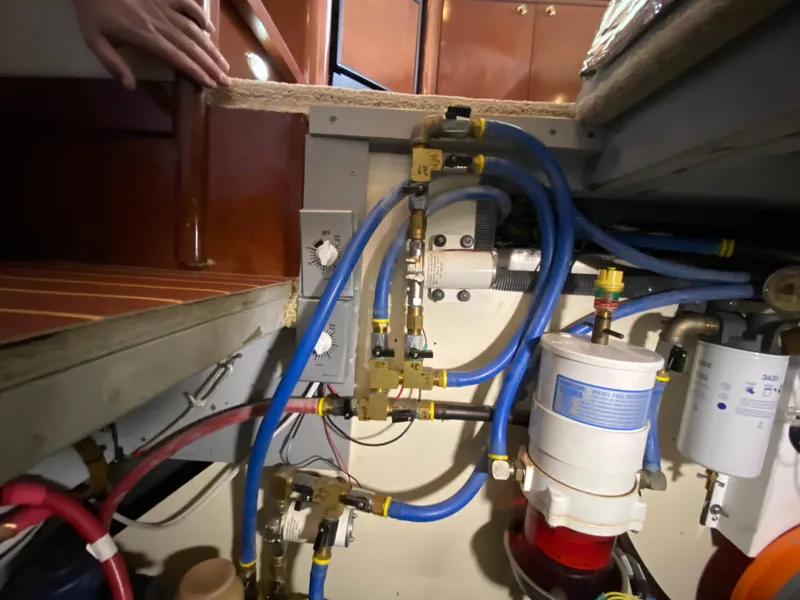 Slide: The Image of Meridian 490 Pilothouse 2008 - 64