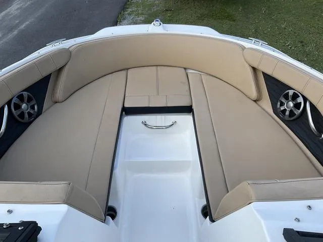 Slide: The Image of Sea Ray SPX 210 Outboard 2021 - 3