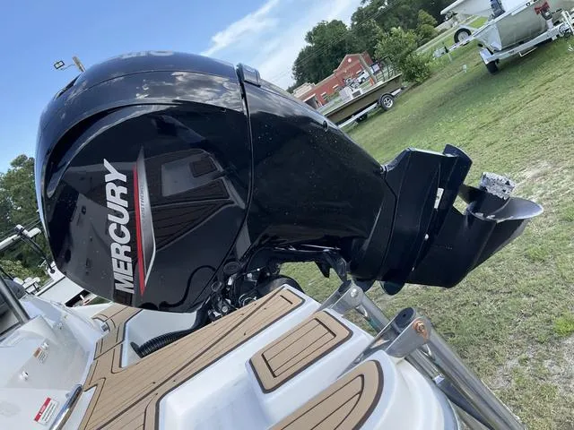 Slide: The Image of Sea Ray SPX 210 Outboard 2021 - 5